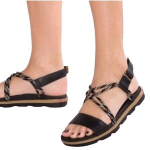 SOREL Roaming Torpeda II Criss Cross Sandals 6.5 Black